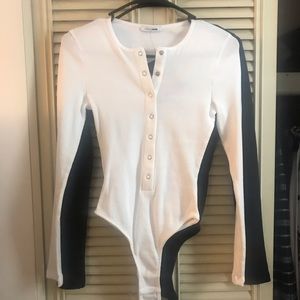 2 bodysuits
